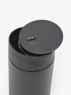 Fellow Carter Move Mug + Slide Lock 16oz - Black -Fine Household Products 88981 F FELLOW CARTER MOVE MUG 2B SLIDE LOCK 16OZ BLACK AW22 GOODHOOD 17684 scaled