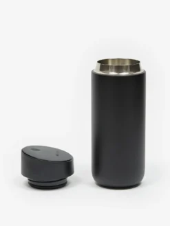 Fellow Carter Move Mug + Slide Lock 16oz - Black -Fine Household Products 88981 F FELLOW CARTER MOVE MUG 2B SLIDE LOCK 16OZ BLACK AW22 GOODHOOD 17686 scaled