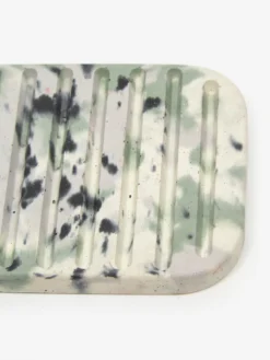 Smith And Goat X Goodhood Concrete Soap Tray - Green And Lilac -Fine Household Products 93261 F SMITH AND GOAT X GOODHOOD CONCRETE SOAP TRAY GREEN AND LILAC SS23 GOODHOOD 35018 scaled