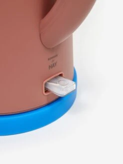 HAY Sowden Kettle - Brown 8 HAY Sowden Kettle - Brown -Fine Household Products HAY SOWDEN KETTLE BROWN SS22 GOODHOOD 155932 b2660903 eef3 427c 8ba7 c023422e61bc