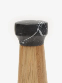 Normann Copenhagen Craft Pepper Mill Small - Oak/Black -Fine Household Products NORMANN COPENHAGEN CRAFT PEPPER MILL SMALL OAKBLACK AW23 GOODHOOD 3 scaled